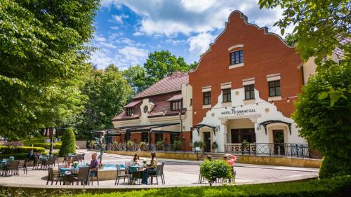 Grand Sal - Best Parking Hotels in Krakow