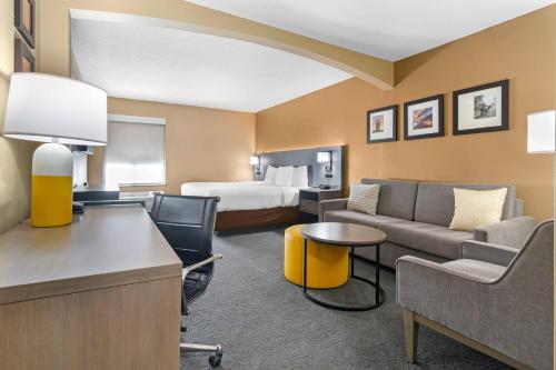 Comfort Inn & Suites Kansas City - Northeast - Best Parking Hotels in Kansas City, MO