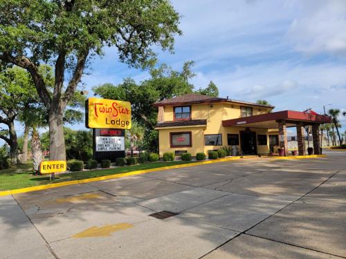 Twin Star Lodge - Best Pool Hotels in Biloxi, MS