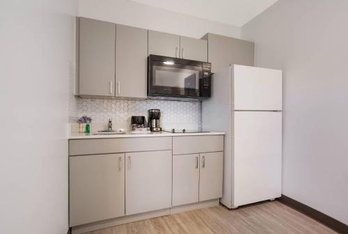 Suburban Studios Biloxi North Area - Best Pet-Friendly Hotels in Biloxi, MS