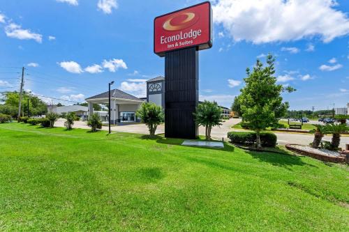 Econo Lodge Inn & Suites Ocean Springs - Biloxi - Best Pet-Friendly Hotels in Biloxi, MS