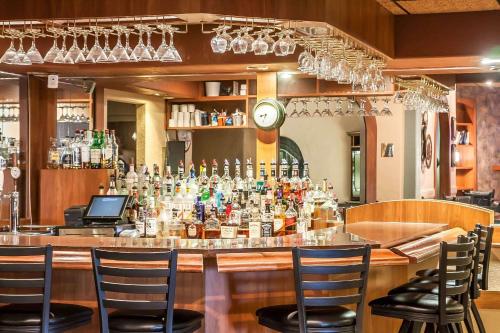 suite hotels in Minot