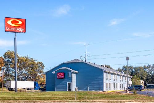 Econo Lodge Lincoln - Best Pet-Friendly Hotels in Lincoln, NE