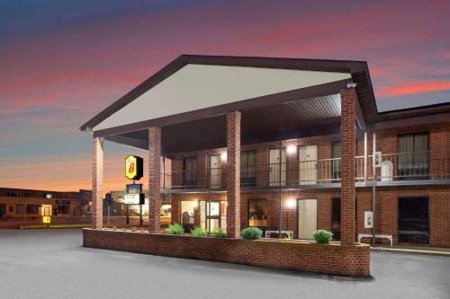 Super 8 by Wyndham Sandusky - Best Hotels in Sandusky, OH