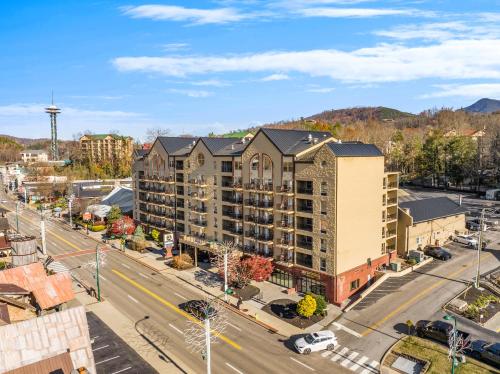 Black Bear Inn & Suites - Best Parking Hotels in Gatlinburg, TN