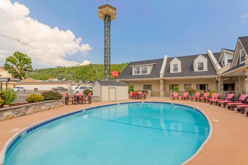 Econo Lodge Inn & Suites Gatlinburg at the Convention Center - Best Parking Hotels in Gatlinburg, TN