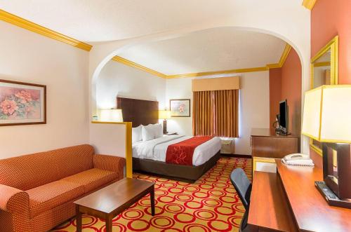 Quality Suites - Best Hotels with Free Breakfast in Lubbock, TX