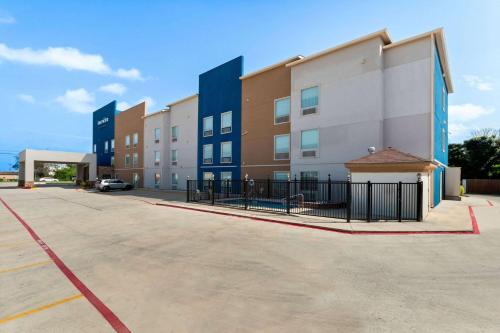 AmericInn by Wyndham New Braunfels - Best Hotels with Free Breakfast in New Braunfels, TX