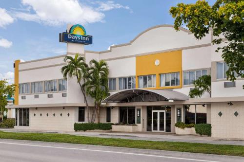 Days Inn by Wyndham Miami Airport North - Best Pool Hotels in Miami, FL