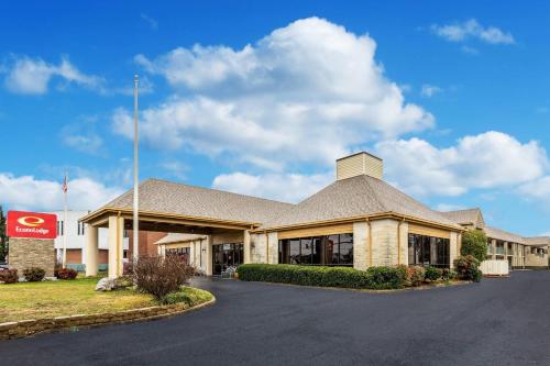 Econo Lodge Naval Station Norfolk - Best Hotels with Free Breakfast in Norfolk, VA