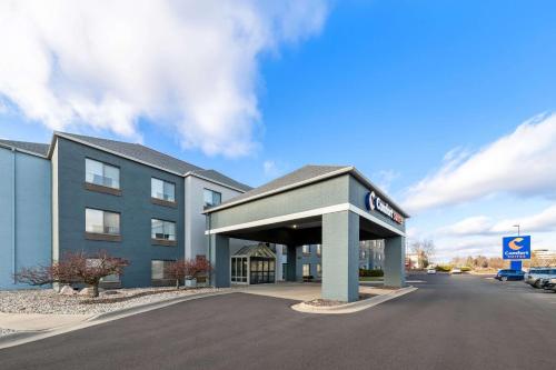Comfort Suites Stevens Point - Best Radisson Hotel Group in Wisconsin