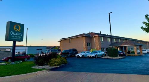 hotels with suites in Green Bay