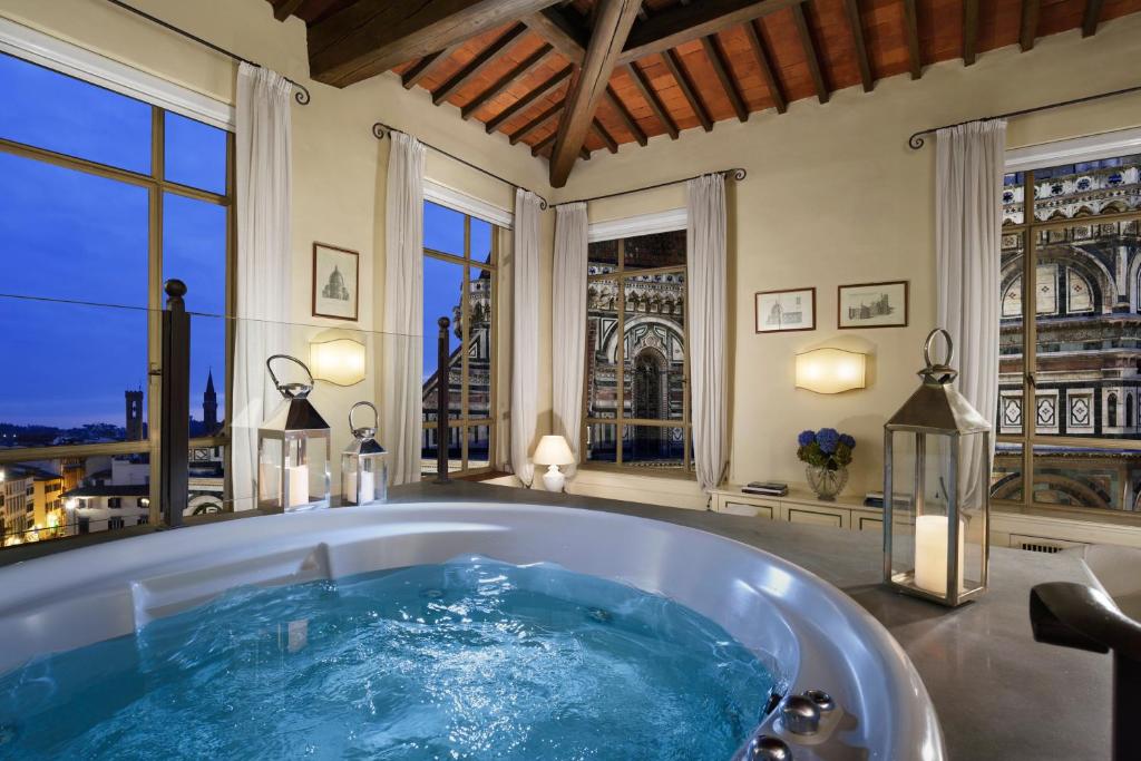 Palazzo Niccolini al Duomo Residenza D'Epoca - Best Hotels in Florence