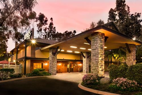 Ayres Lodge Alpine - Best Hotels with Free Breakfast in San Diego, CA