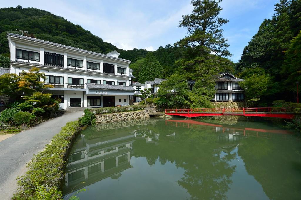 Yumoto Ueyama Ryokan - Best Hotels in Japan