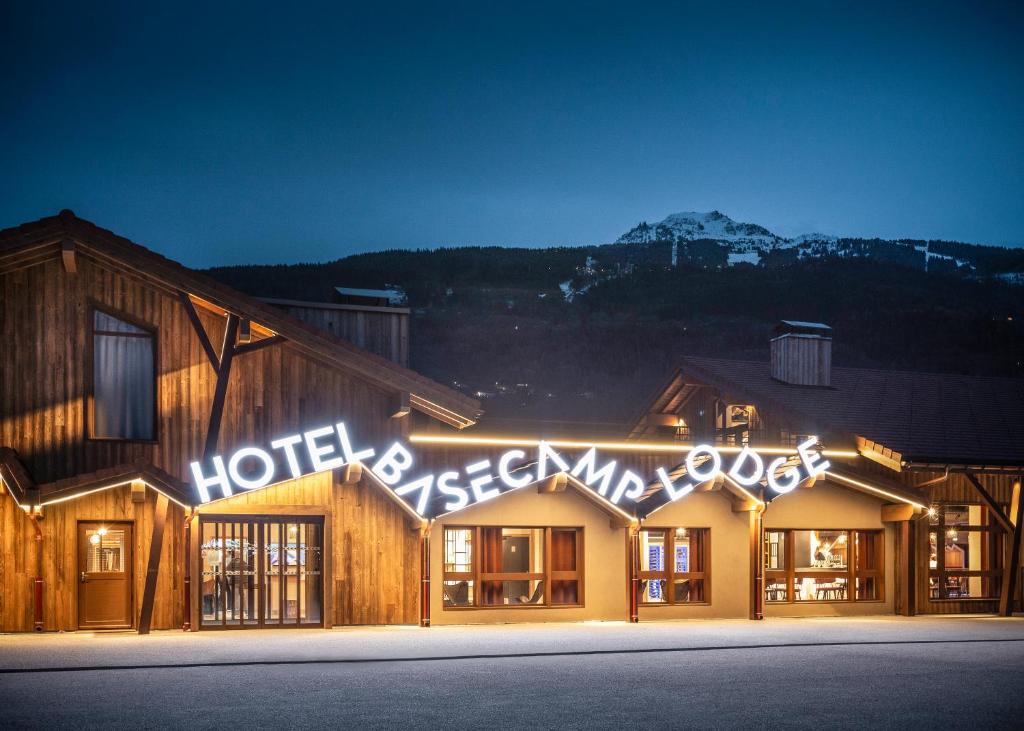 Hotel Base Camp Lodge - Bourg Saint Maurice - Best Hotels in Savoie