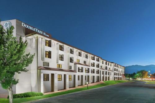 DoubleTree by Hilton Colorado Springs - Best Pool Hotels in Colorado