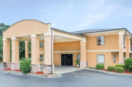 hotels with suites in Columbia