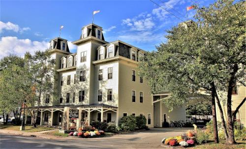 Bar Harbor Grand Hotel - Best Hotels in Maine