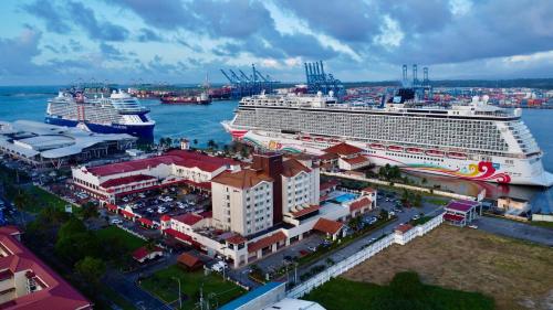 Radisson Colon 2,000 Hotel & Casino - Best Pool Hotels in Panama