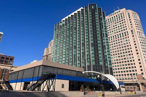 suite hotels in Detroit