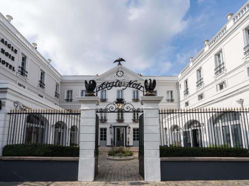 Aigle Noir Hotel Fontainebleau - MGallery Collection - Best Hotels in Fontainebleau