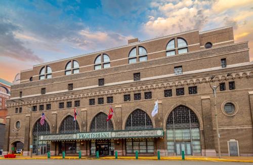 Pear Tree Inn St Louis Convention Center - Best Hotels with Free Breakfast in St. Louis, MO