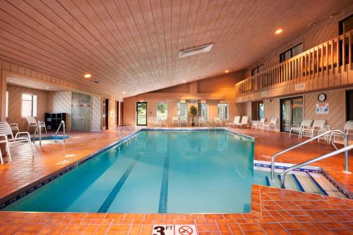 Ramada by Wyndham Wisconsin Dells- 2 Noah's Ark Passes Included!