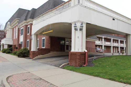 Mansion View Inn & Suites - Best Business Hotels in Springfield, IL