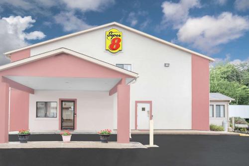 hotels with suites in Moline