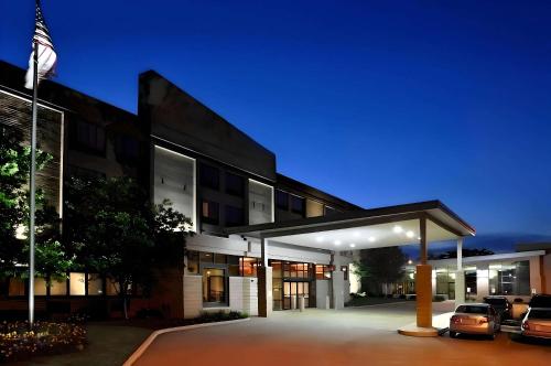 Comfort Suites Milwaukee West - Best Parking Hotels in Milwaukee, WI