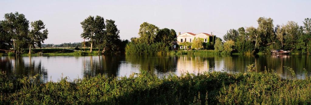Maison d'Hôtes L'Arbre Rouge - Best Hotels in Gironde
