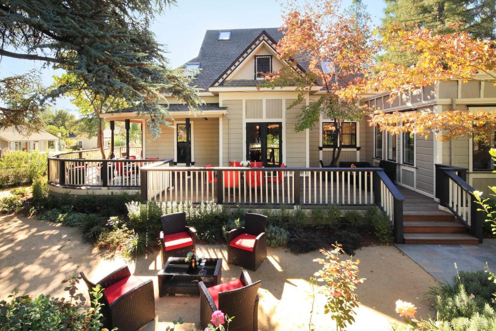 The Grape Leaf Inn - Best Hotels in Healdsburg