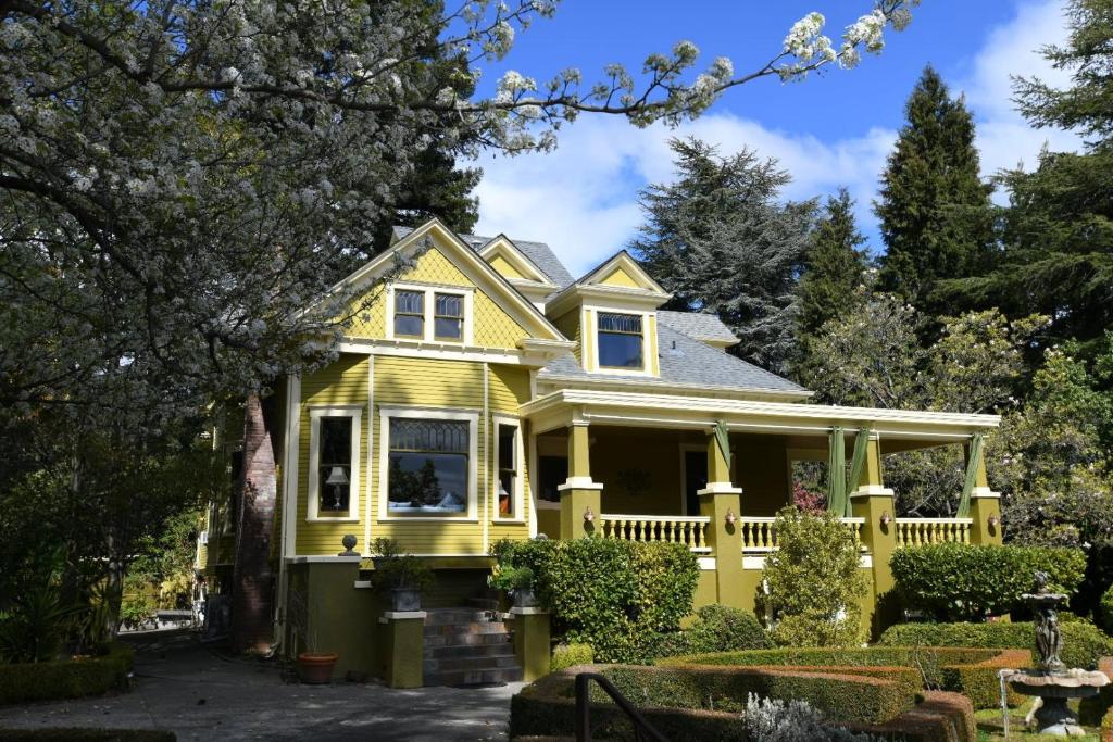 Calderwood Inn - Best Hotels in Healdsburg