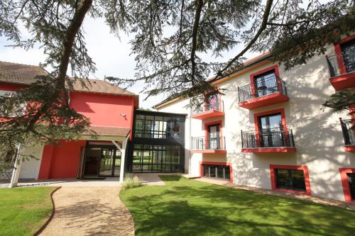 Les Maritonnes Parc & Vignoble - Best Hotels in Burgundy