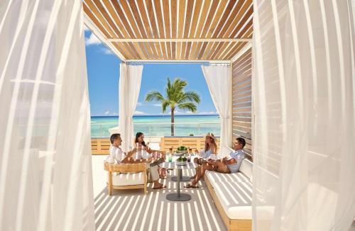 OUTRIGGER Reef Waikiki Beach Resort - Best Pet-Friendly Hotels in Honolulu - Oahu, HI