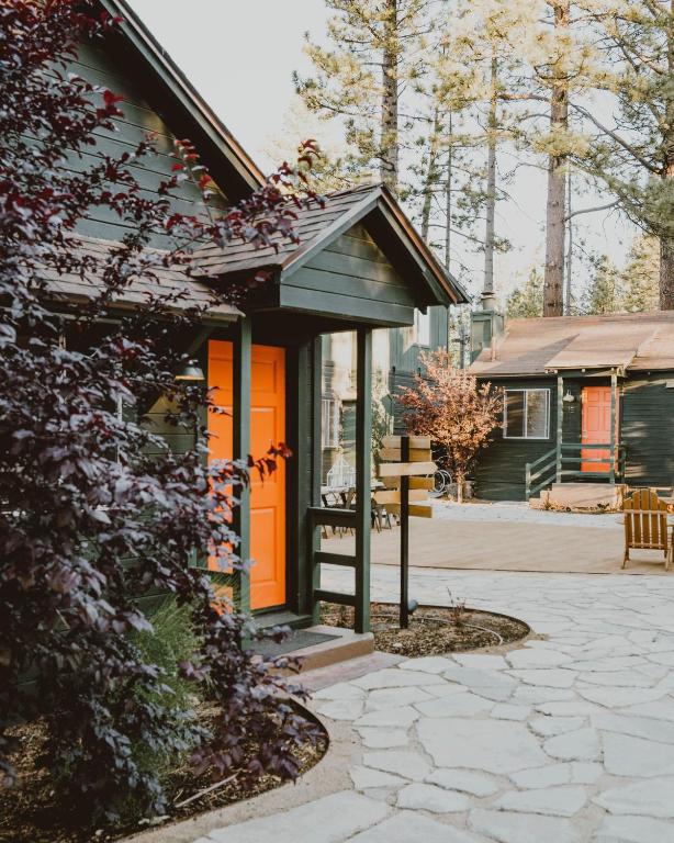 Noon Lodge - Best Hotels in California