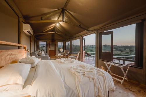 Hlosi Game Lodge - Amakhala Game Reserve - Best Hotels in Addo