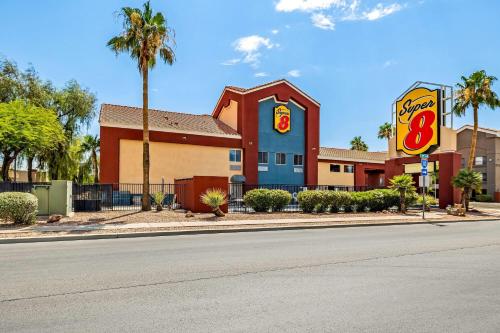 Super 8 by Wyndham Marana/Tucson Area - Best Pool Hotels in Tucson, AZ