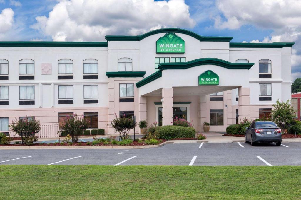 Wingate by Wyndham West Monroe - Best Pool Hotels in Louisiana