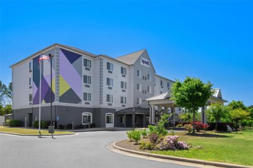 Country Inn & Suites by Radisson, Homewood, AL