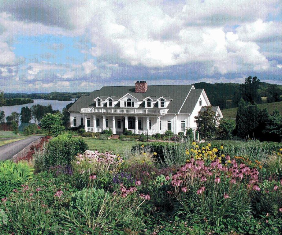 Whitestone Country Inn - Best Hotels in Tennessee
