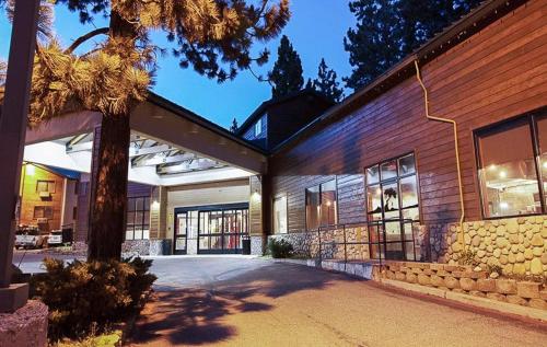 Empeiria High Sierra Hotel - Best Pet-Friendly Hotels in Yosemite National Park, CA