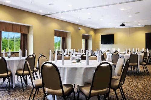 hotels with suites in Ohio