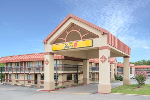 Super 8 by Wyndham Tulsa - Route 66 - Best Hotels with Free Breakfast in Tulsa, OK
