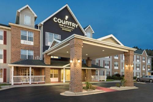 Country Inn & Suites by Radisson, Milwaukee Airport, WI - Best Hotels with Airport Shuttle Service in Milwaukee, WI