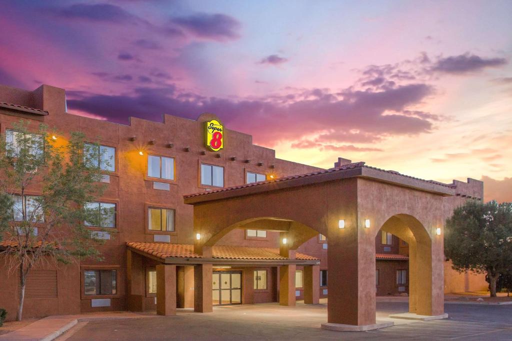 Super 8 by Wyndham Page/Lake Powell - Best Parking Hotels in Page, AZ