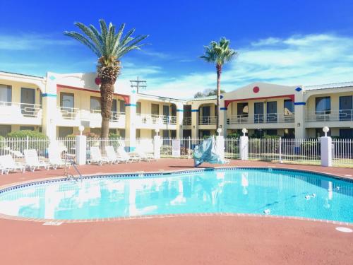 hotels with suites in Beaumont