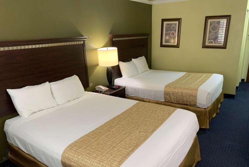 hotels with suites in Midland
