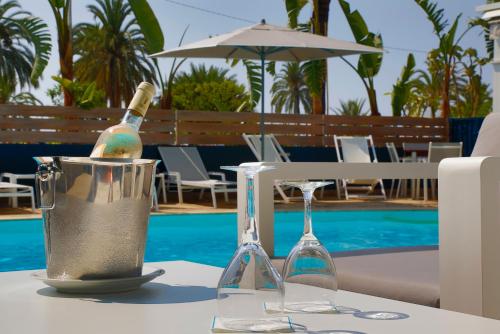 Hotel Napoléon - Best Hotels in Côte d'Azur
